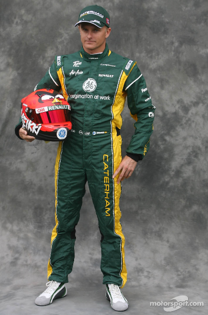 ヘイキ・コバライネン（ケータハム）： 2012年F1レーシングスーツ写真