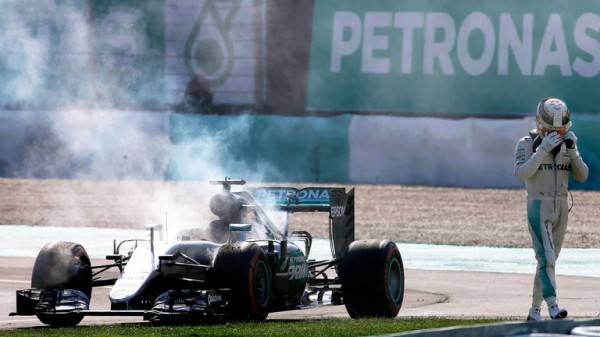 ルイス ハミルトン エンジンから炎 リタイヤ 動画 マレーシアgp 16年f1 劇的な瞬間 F1通信
