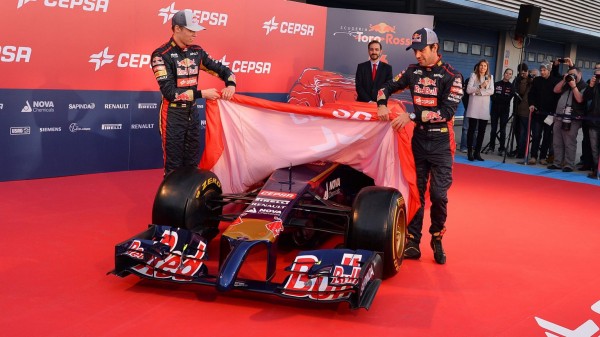 ケータハムCT05 アリクイ・ノーズ： 衝撃的だったF1マシン発表会