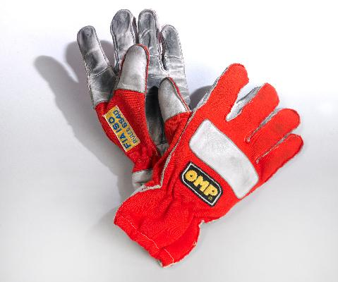 アイルトン セナの1991年のグローブ ジェラール ロペスが306万円で落札 F1通信