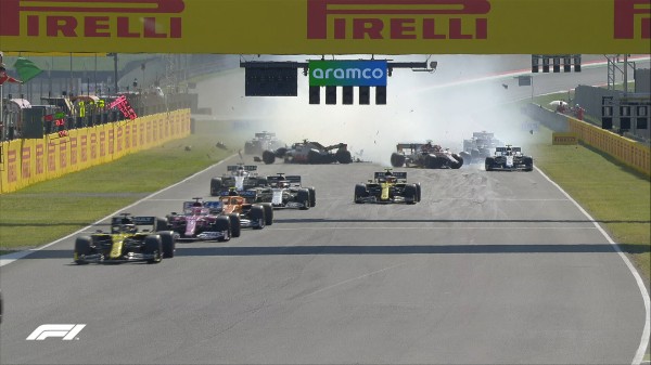 セーフティカー後リスタートで大クラッシュが起きた本当の原因：F1