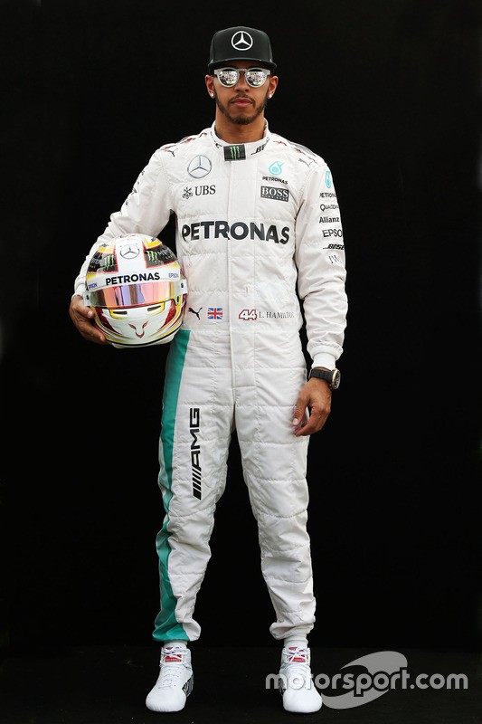 ルイス・ハミルトン（メルセデス）： F1レーシングスーツとヘルメット 