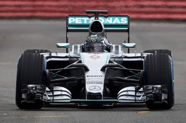 メルセデス、2015年F1マシンの写真公開 9枚： シェイクダウン : F1通信