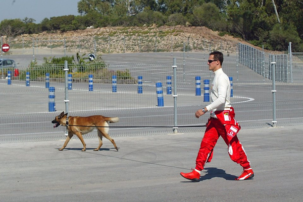 F1ドライバーと愛犬のツーショット写真集 2 F1通信