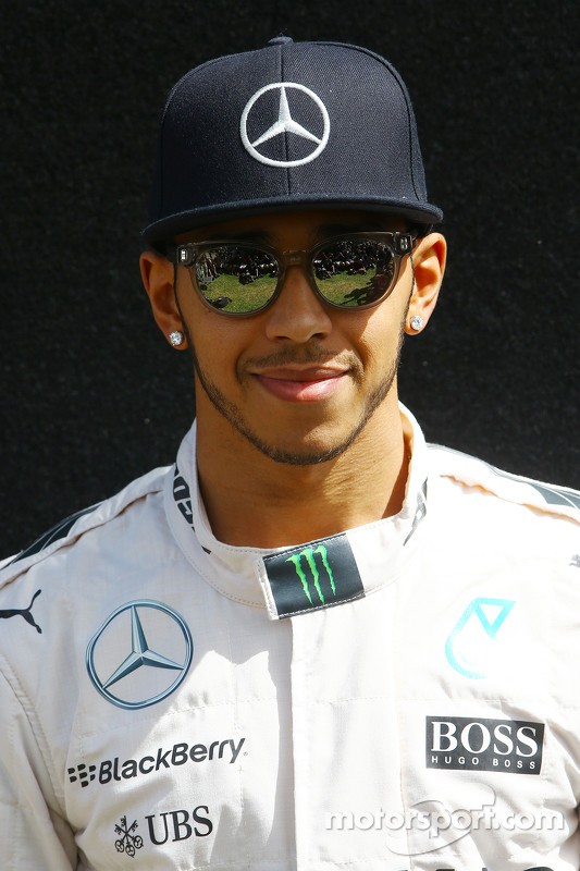 ルイス・ハミルトン（メルセデス）： F1レーシングスーツと