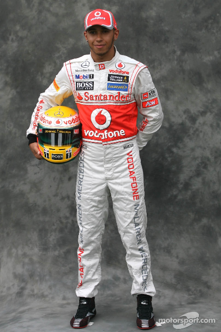 ルイス・ハミルトン（マクラーレン）： 2012年F1レーシングスーツ写真 