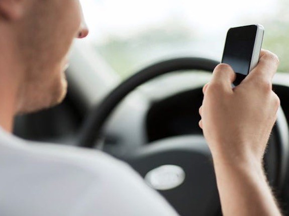 アリゾナでは 運転中の携帯電話使用がやっと禁止に 他の州はどうなってる Marriage Life In Arizona アリゾナで国際結婚 Powered By ライブドアブログ