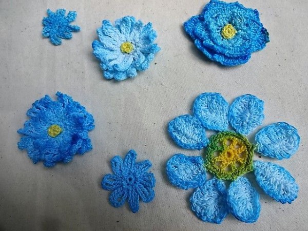 かぎ編み 青いお花のモチーフ カラフルキュートな世界へ
