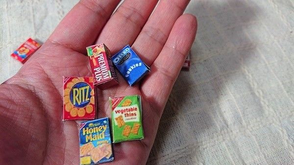 ミニチュア 愛しのお菓子のパッケージ達 カラフルキュートな世界へ