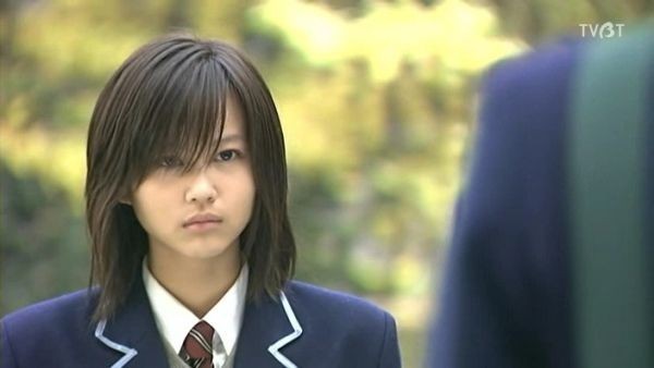 クラスのイケメンが 学園祭の演劇のヒロイン役を強引におかっぱ髪型の地味な女の子に決めた 男連中は なんであの子なんだよ 地味 とかうだうだ言っていた 本番当日 情報の館