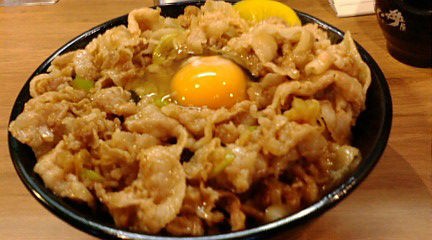 すた丼 豚のせ飯 大宮 耽溺 マサ青木の美食とクルマ