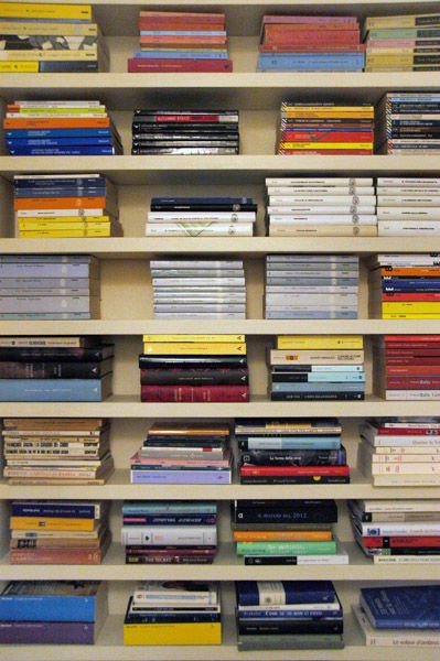 モンテカルロでお世話になった建築家の本棚 違った視点で身の周りを見たら