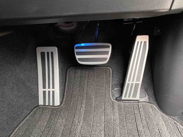 LEXUS ES Fペダルを装着を装着しよう : MASAKI.LIFE