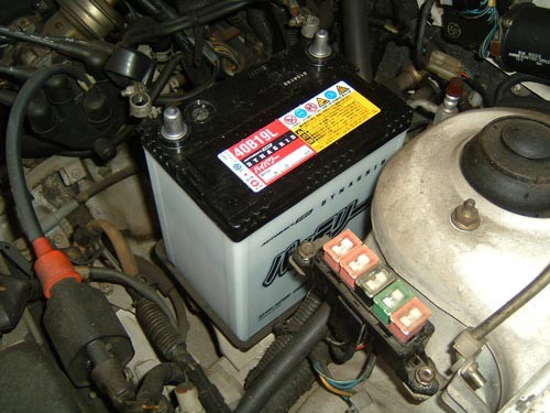 バッテリー交換作業 トランクリッド用ケーブル取付 発進 ｂｆカブリオレ ２号車