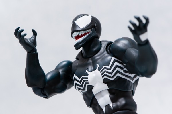 Amazon | MAFEX マフェックス No.088 ヴェノム コミック バージョン 全高約160mm 塗装済み 可動フィギュア |  フィギュア・ドール 通販