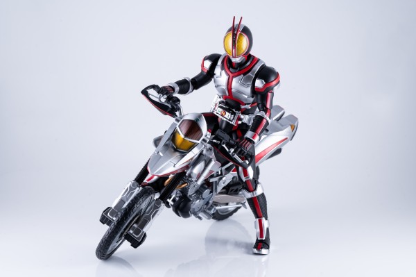 レビュー】S.H.figuarts オートバジン(ビークルモード) : 関節