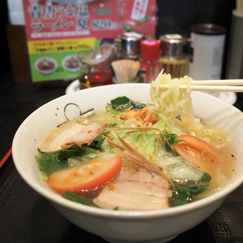 喜多方ラーメン坂内 小法師の青唐うま塩ラーメン 夏は さっぱ辛 のんびりと高知で