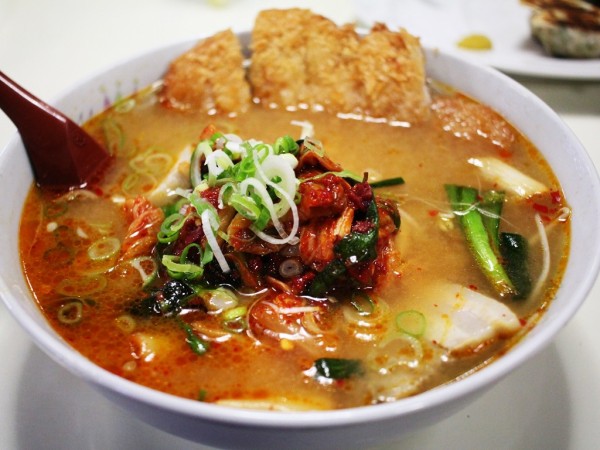 豚太郎 七子店 でみそキムチカツラーメン : のんびりと高知で