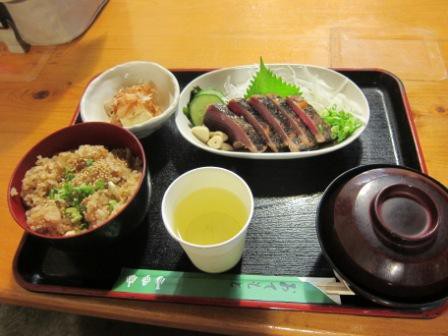 ひろめでカツオのたたき定食 のんびりと高知で