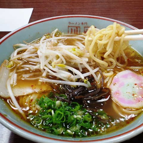 ラーメン専門 川崎」にて、にんにくラーメン1005円 : のんびりと