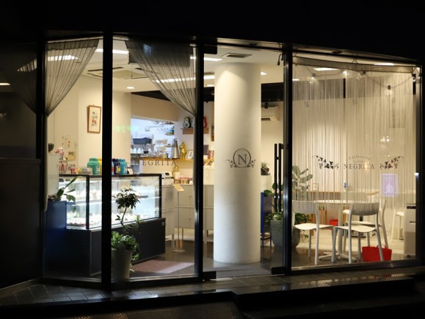 真夜中近くla Petite Negrita ラパティスリー プティット ネグリタ でケーキを買って帰ったん のんびりと高知で