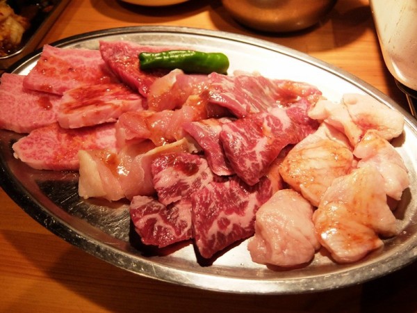 けぶりやホルモンでお肉をいただく のんびりと高知で