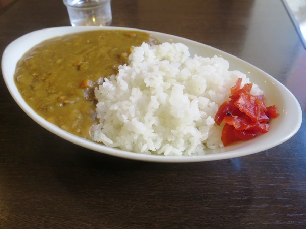 お食事 喫茶やよいでカレーライス のんびりと高知で