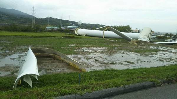 三菱重工の新エネ大賞受賞風車 台風20号で倒壊 市況かぶ全力２階建