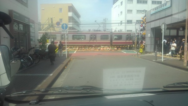 京急電鉄のこだわり、踏切衝突事故の被害を最小限に抑える