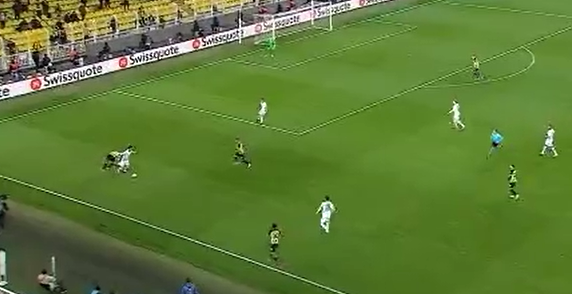 速報 動画 フランク鎌田大地さん Cbキムミンジェからボール奪ってアシストキターー ｗｗｗｗ サカサカ10 サッカーまとめ速報