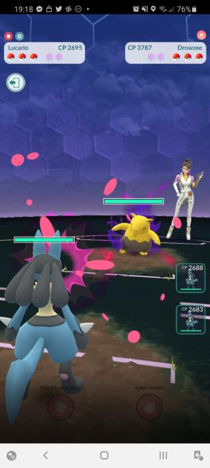 ポケモンgo アプデ後のpvp ポケモン交代ボタン の配置に悪戦苦闘 誤タップする奴続出 徒歩のポケモンまとめブログ