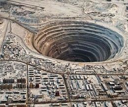 画像 ゾクゾクするほど巨大な大穴 ロシアのダイヤモンド採掘都市 ミールヌイのミール鉱山 写真8枚 おもしろvipちゃんねる