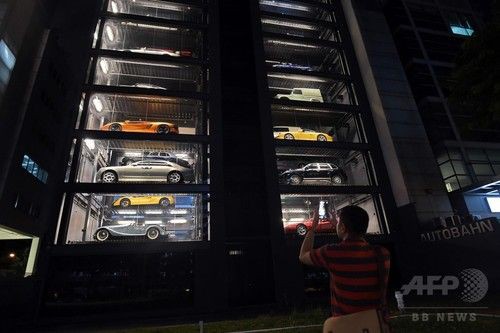 フェラーリやマセラティが買える 高級車の自販機 がシンガポールに出現 エンスー速報
