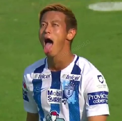 Gif パチューカ本田圭佑 シュートを大きく外し 顔芸 炸裂w フットバル