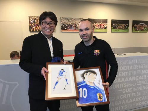 画像 キャプテン翼の作者 高橋陽一がスペインを訪問 イニエスタ 乾貴士と対面 フットバル