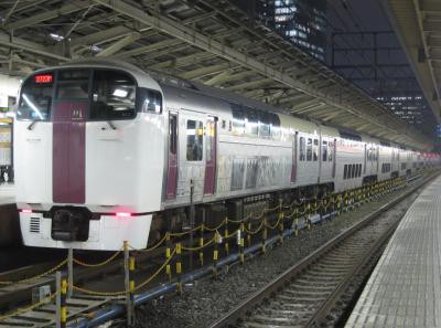 オール2階建ての215系 1 遅延快速の使い方 まつもとあずさ が3番線にまいります