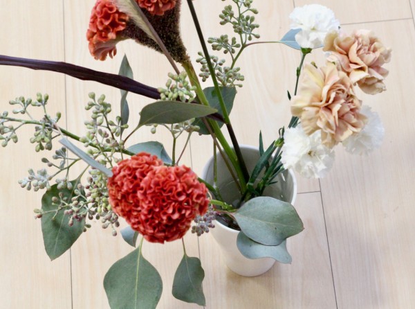 アルミワイヤー が救世主 たった数本の花をバランスよく飾る方法 良品生活 Powered By ライブドアブログ