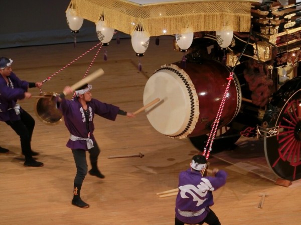 石取祭の特殊性③ : 神社前2F特設祭事場