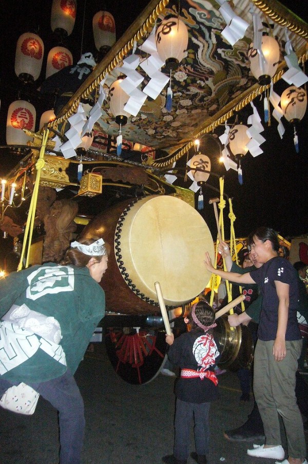 石取祭の特殊性② : 神社前2F特設祭事場