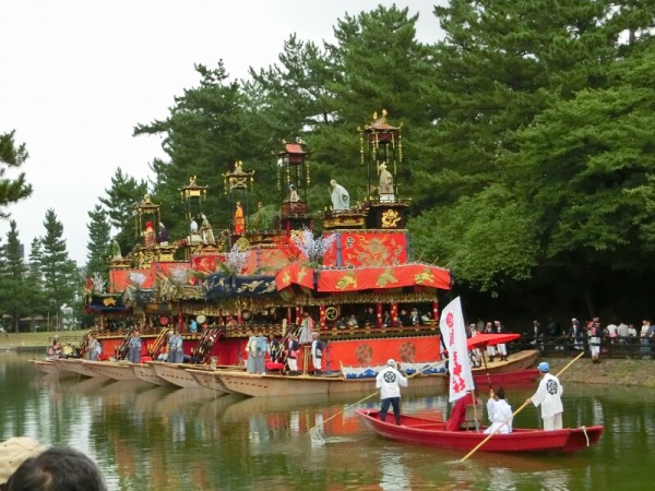 津島市 尾張津島天王祭（朝祭①） : 神社前2F特設祭事場