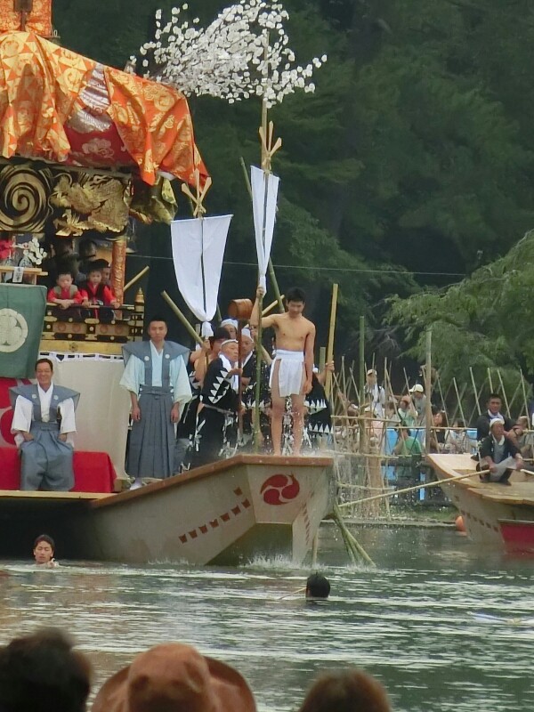 津島市 尾張津島天王祭（朝祭②） : 神社前2F特設祭事場