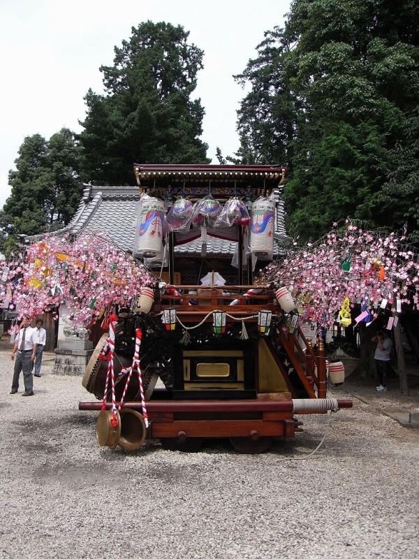 石取祭の特殊性① : 神社前2F特設祭事場 石取祭の特殊性① : 神社前2F特設祭事場