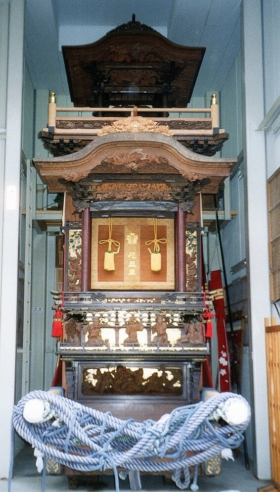 山車紹介【半田市 亀崎 西組 花王車①】 : 神社前2F特設祭事場