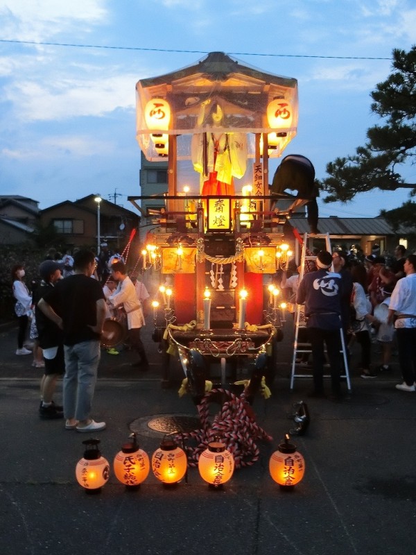 23 四日市市 富田西町（山の神③） : 神社前2F特設祭事場