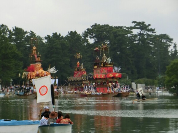 津島市 尾張津島天王祭（朝祭②） : 神社前2F特設祭事場