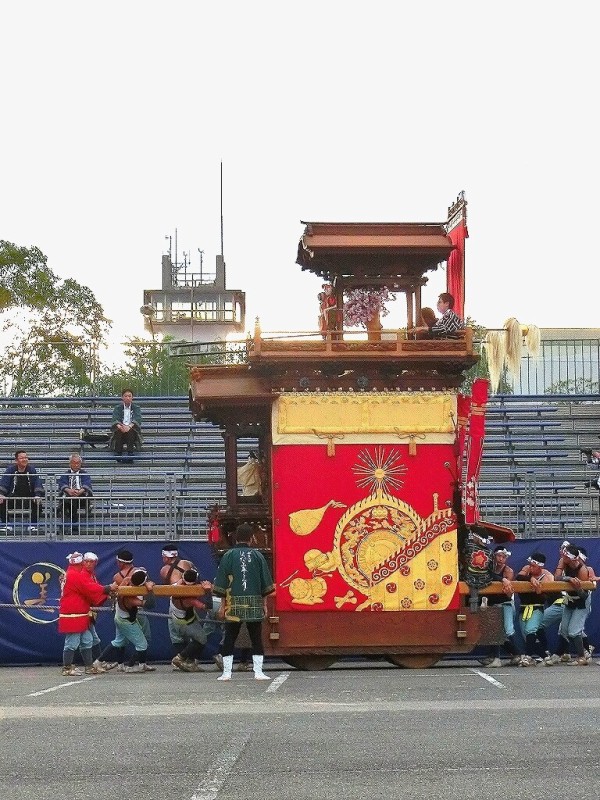 山車紹介【半田市 亀崎 西組 花王車①】 : 神社前2F特設祭事場