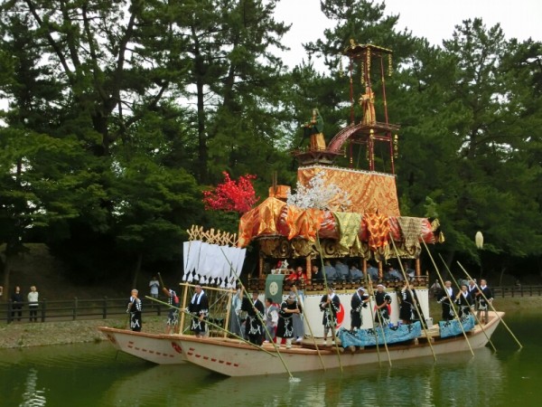 津島市 尾張津島天王祭（朝祭①） : 神社前2F特設祭事場