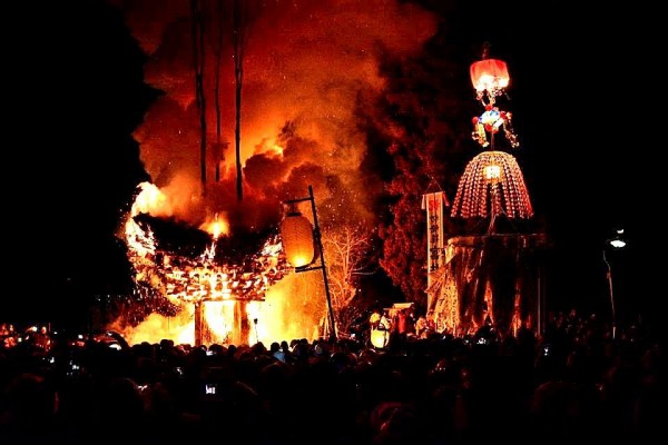日本三大 火祭り 長野県野沢温泉村の道祖神祭 日本の原風景