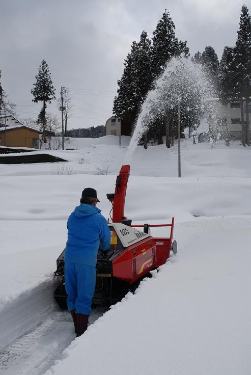 小型除雪機も大きな力 : 日本の原風景