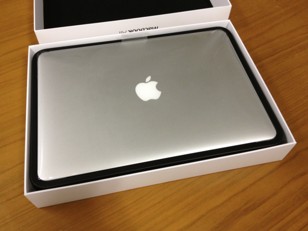 MacBook Air 13inch Core i7 (2011年最高スペック) Core i7＋256G